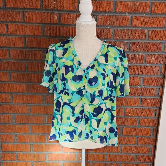 CAbi Trixie Top cropped blue and green floral top size M NWT Spring 2022 - Picture 2 of 12